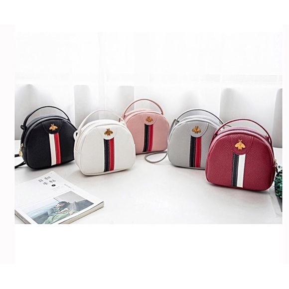 Fashion Embellished Bumble Bee CrossBody - Picture 5 of 8